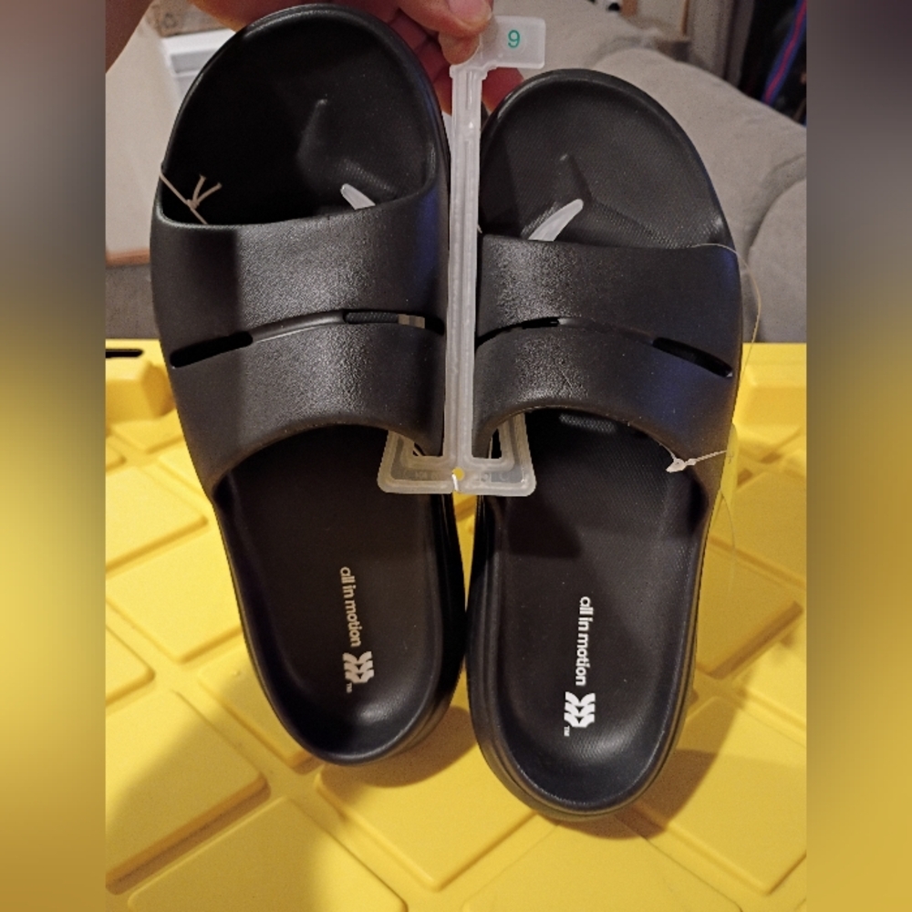 Women's Sz.9 all in motion Sandals